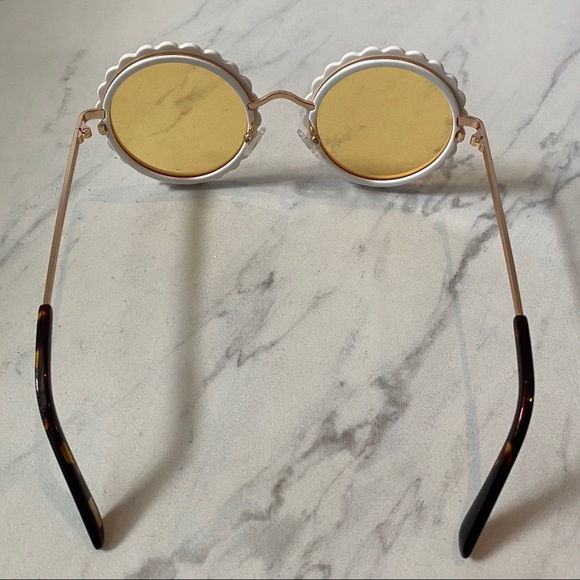 Diff Eyewear • Dixie White Flower Sunglasses - Picture 9 of 9